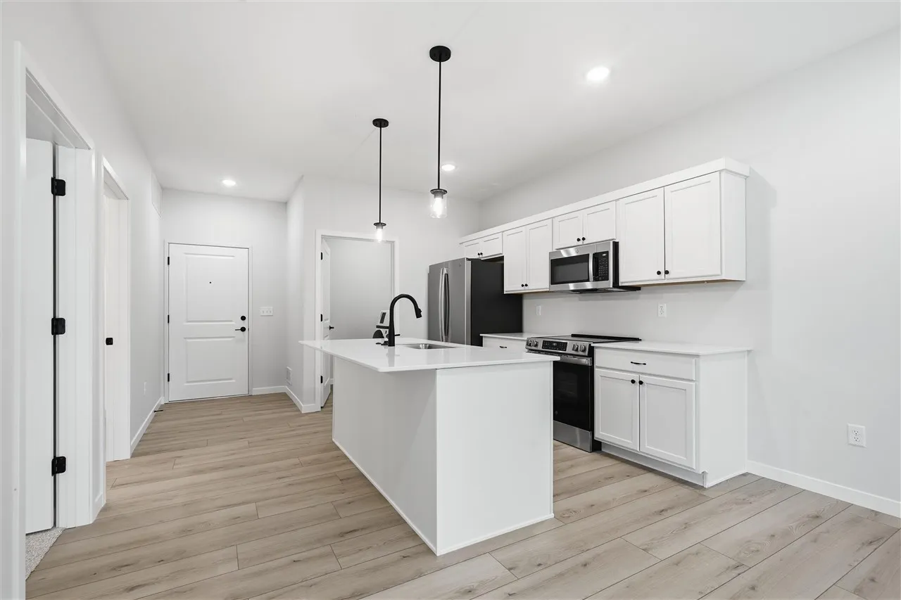 4428 Deer Creek Rd Unit 108, Iowa City, Iowa 52246 – Property Featured Image