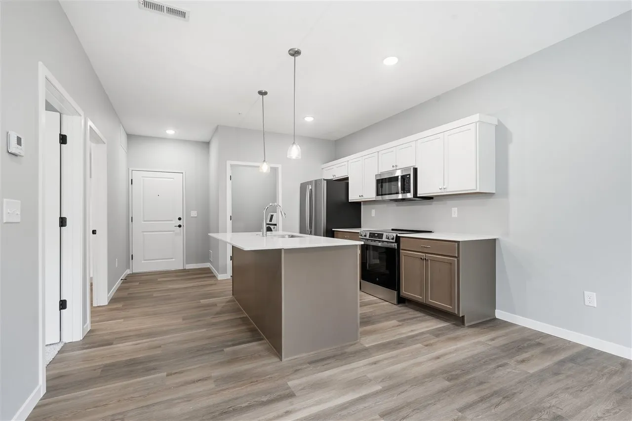 4428 Deer Creek Rd Unit 104, Iowa City, Iowa 52246 – Property Featured Image