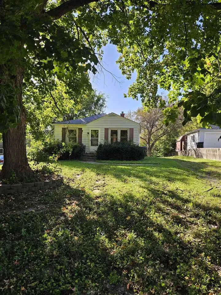 616 10th Ave, Coralville, Iowa 52241 – Property Featured Image