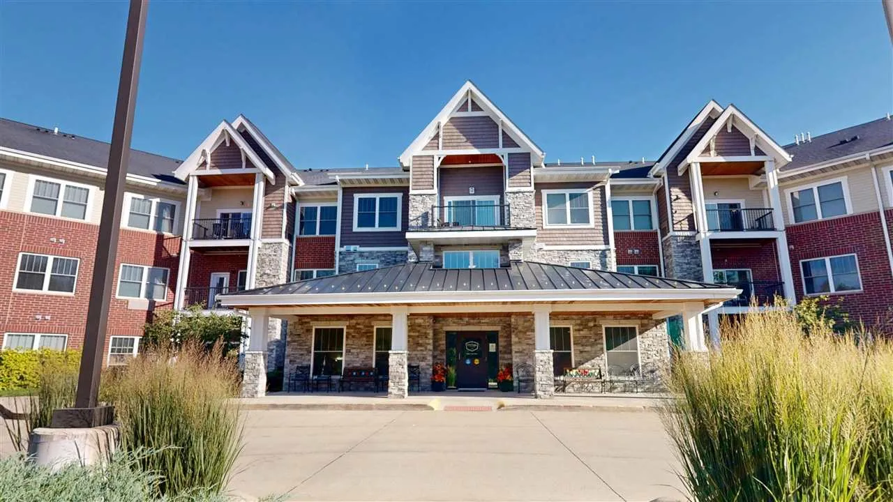 750 E Foster Rd Unit 116, Iowa City, Iowa 52245 – Property Featured Image