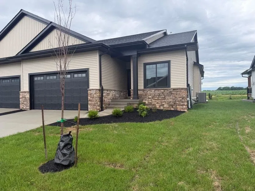 1212 Berkshire Ln, North Liberty, Iowa 52317 – Property Featured Image