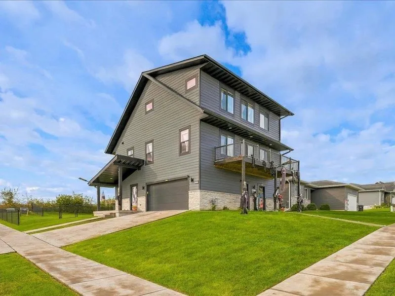 4187 Barbaro Ave, Iowa City, Iowa 52240 – Property Featured Image