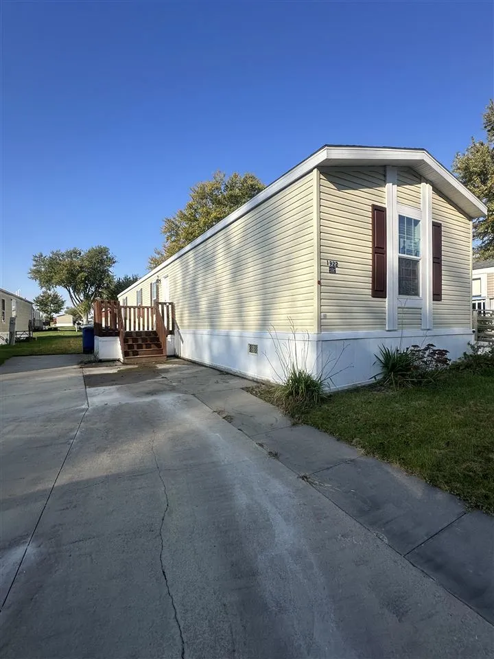 1922 SW Eastern Drive, Cedar Rapids, Iowa 52404-0000 – Property Featured Image