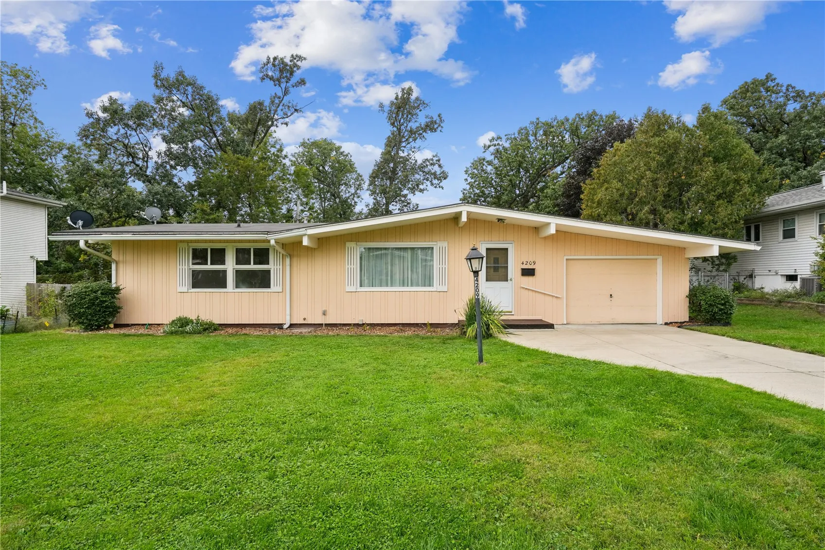 4209 Northwood Drive NE, Cedar Rapids, Iowa 52402 – Property Featured Image