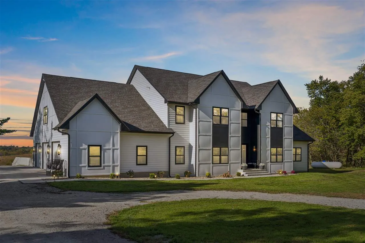 4764 Rapid Creek Road NE, Iowa City, Iowa 52245 – Property Featured Image