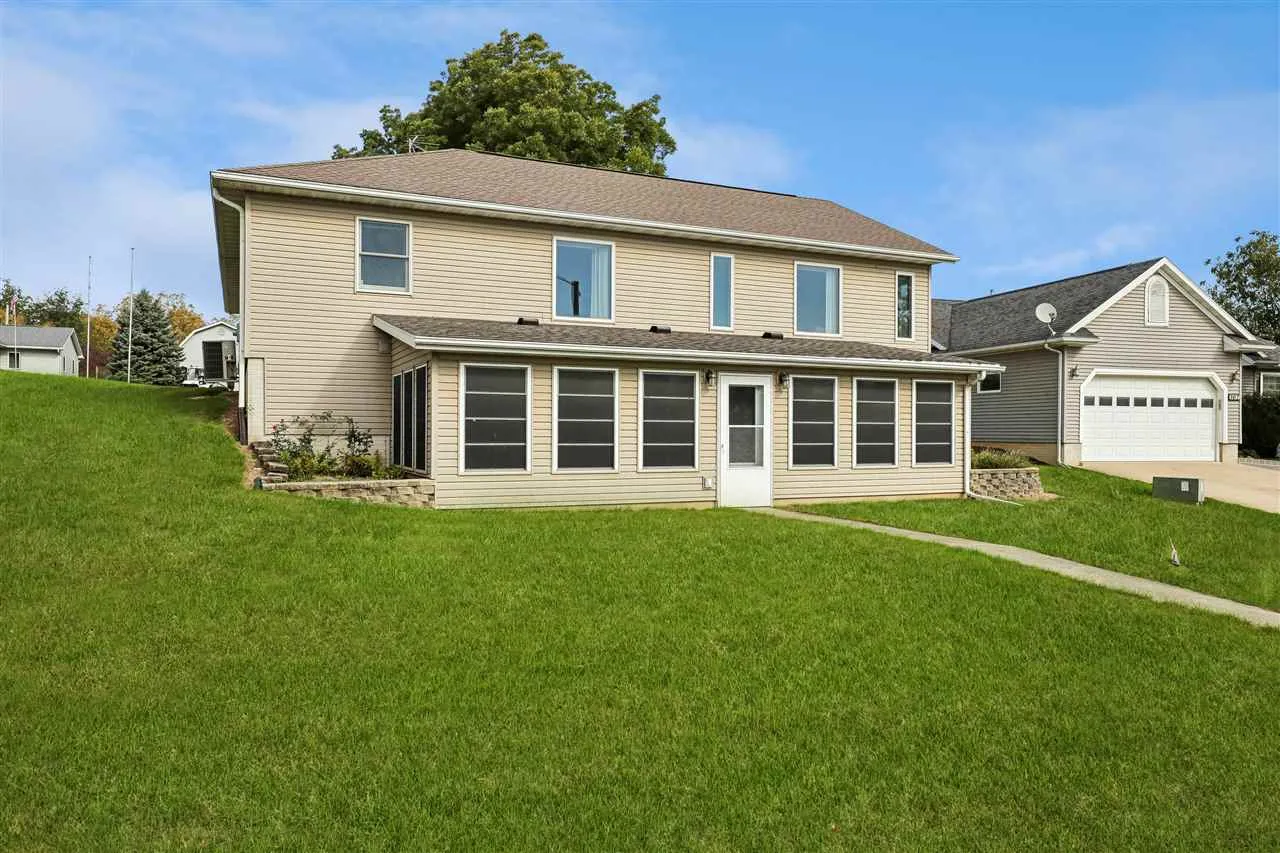 100 Court Street, Victor, Iowa 52347 – Property Featured Image