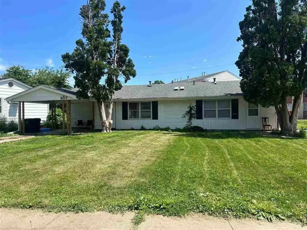 805/807 20th Ave, Coralville, Iowa 52241 – Property Featured Image