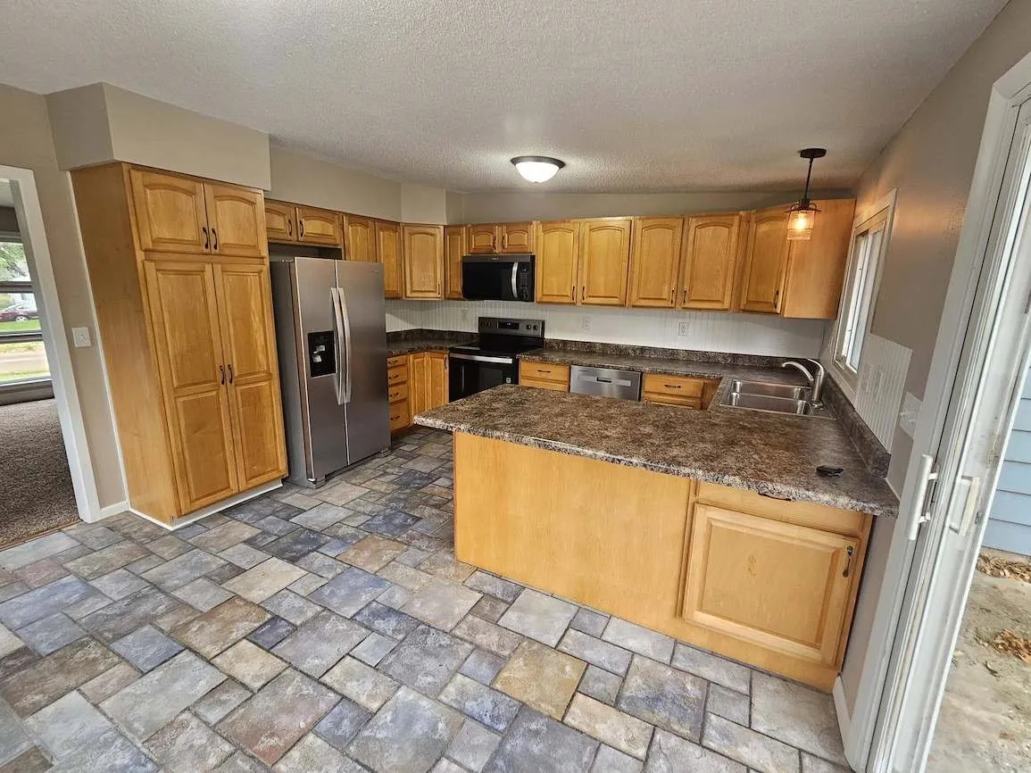 1915 11th Avenue, Marion, Iowa 52302 – Property Featured Image
