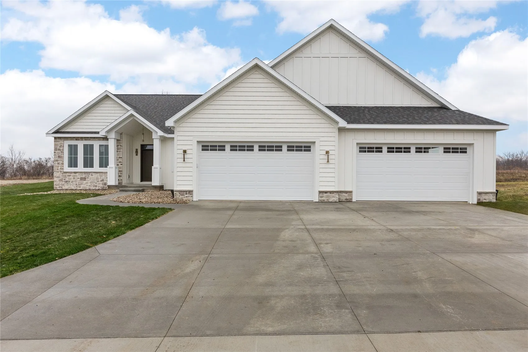 1603 Eagleview Drive, Fairfax, Iowa 52228 – Property Featured Image