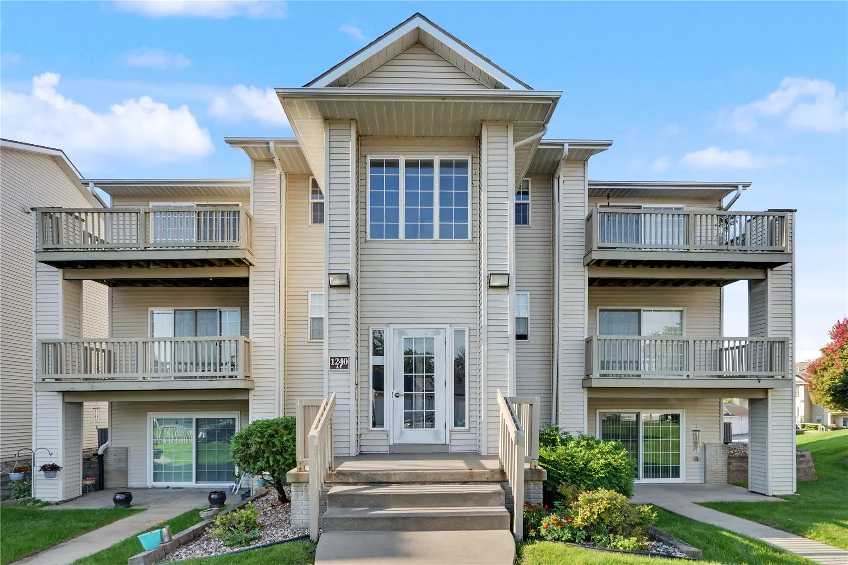 1240 44th Street Unit E, Marion, Iowa 52302 – Property Featured Image