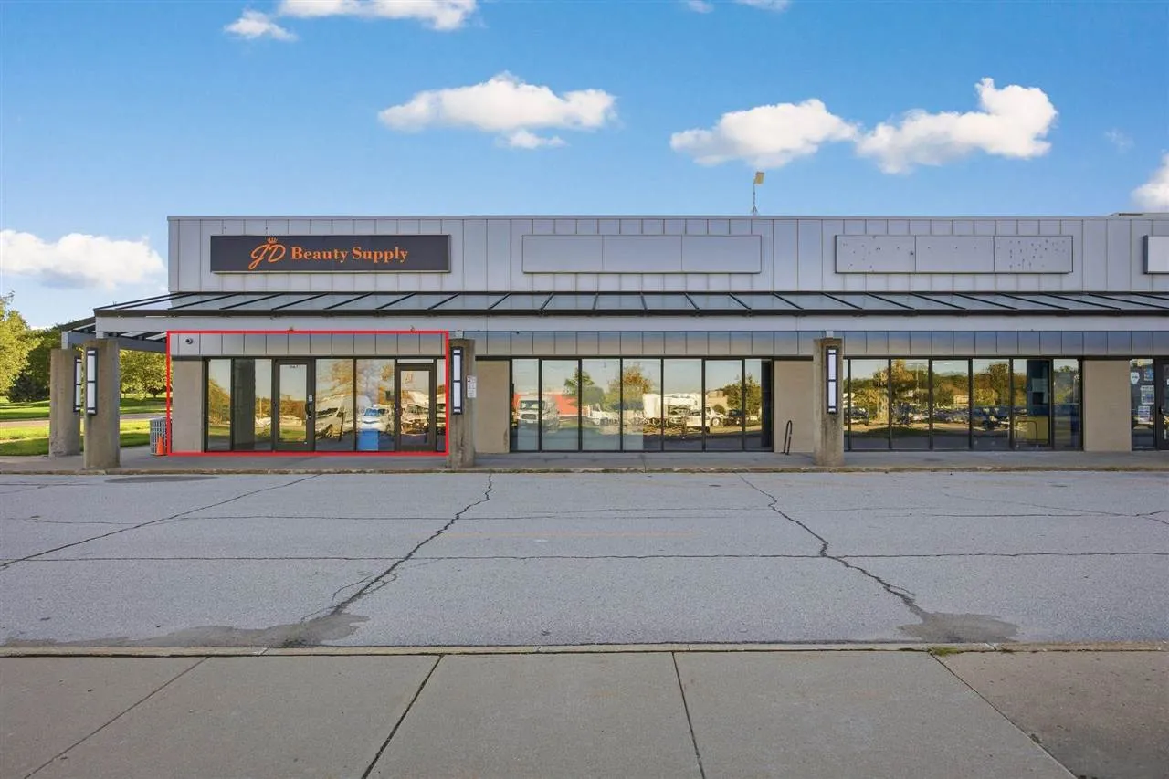 1067 Highway 6 Unit E, Iowa City, Iowa 52240 – Property Featured Image