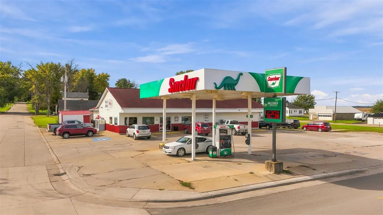 1001 3rd St, Victor, Iowa 52347 – Property Featured Image
