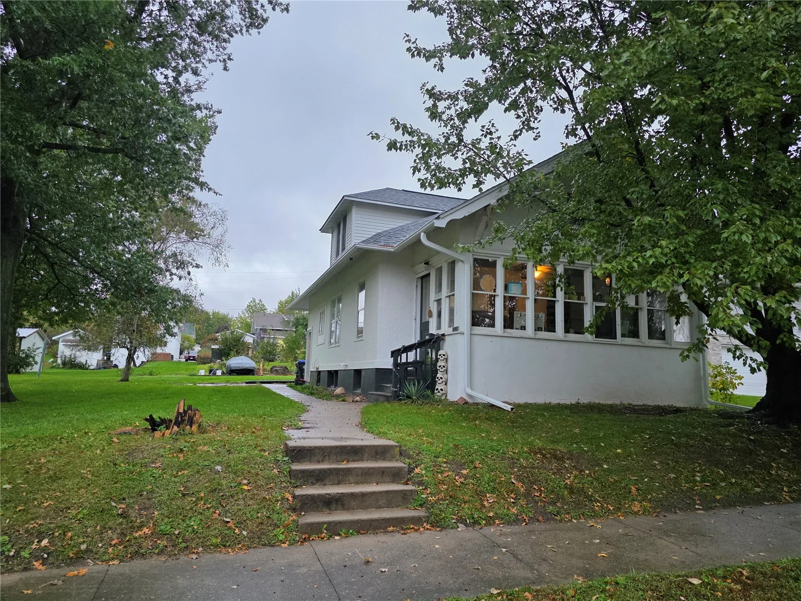 2004 11th Avenue, Belle Plaine, Iowa 52208 – Property Featured Image