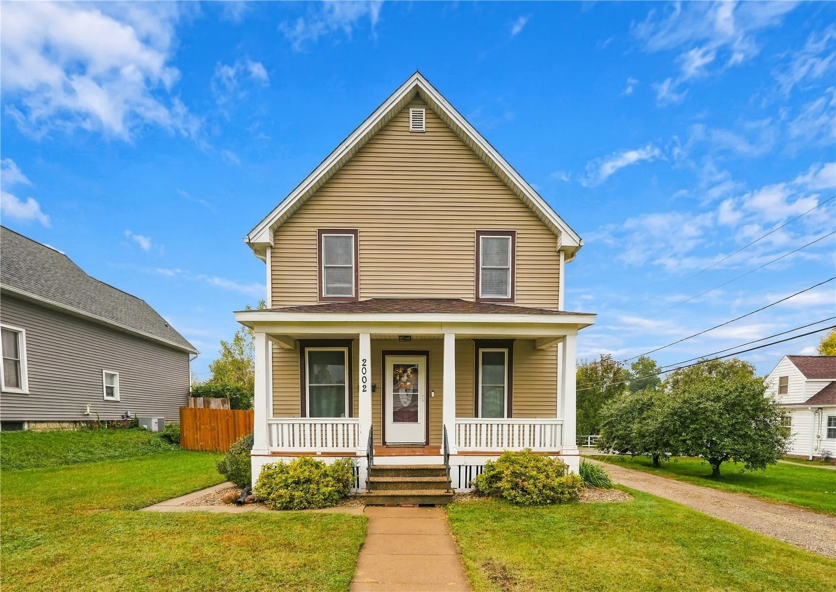 2002 2nd Street SW, Cedar Rapids, Iowa 52404 – Property Featured Image