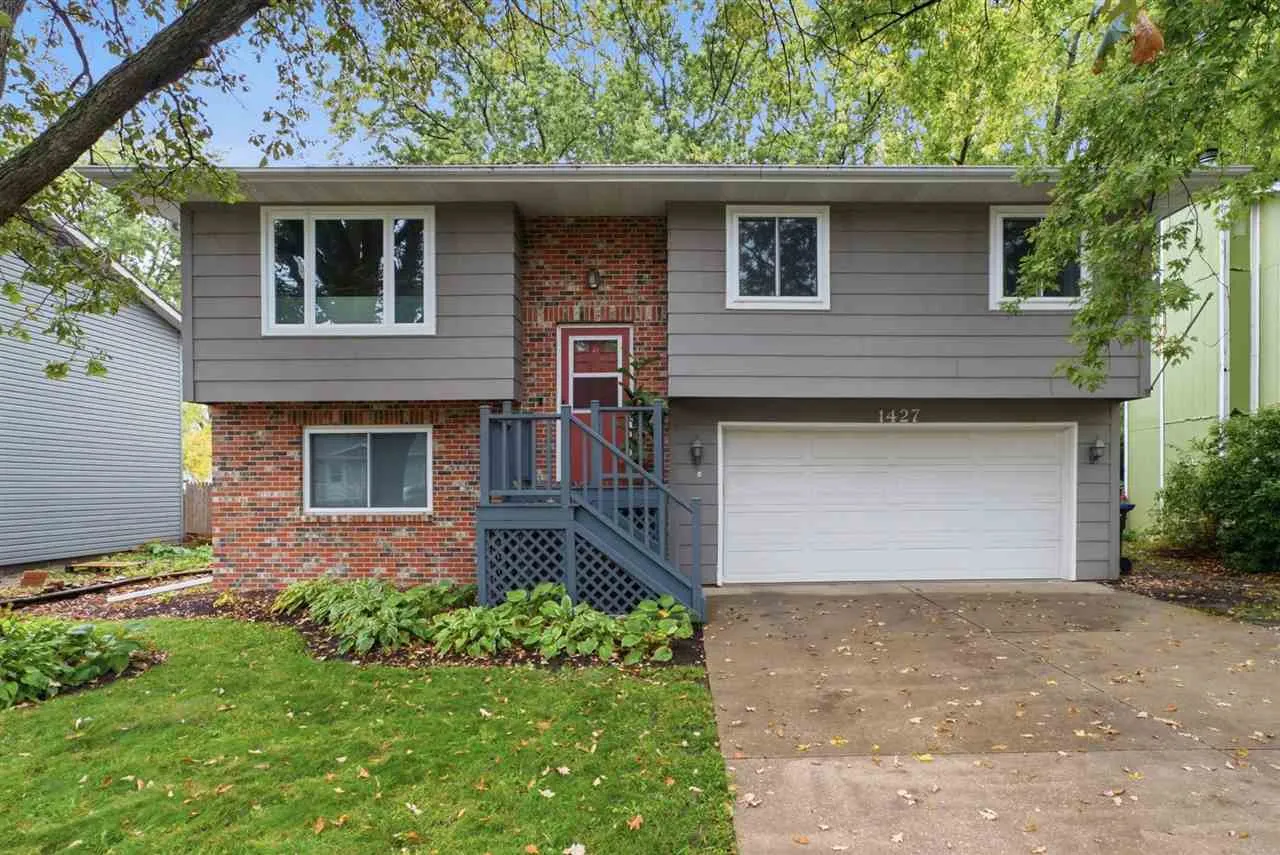 1427 Esther St, Iowa City, Iowa 52240 – Property Featured Image