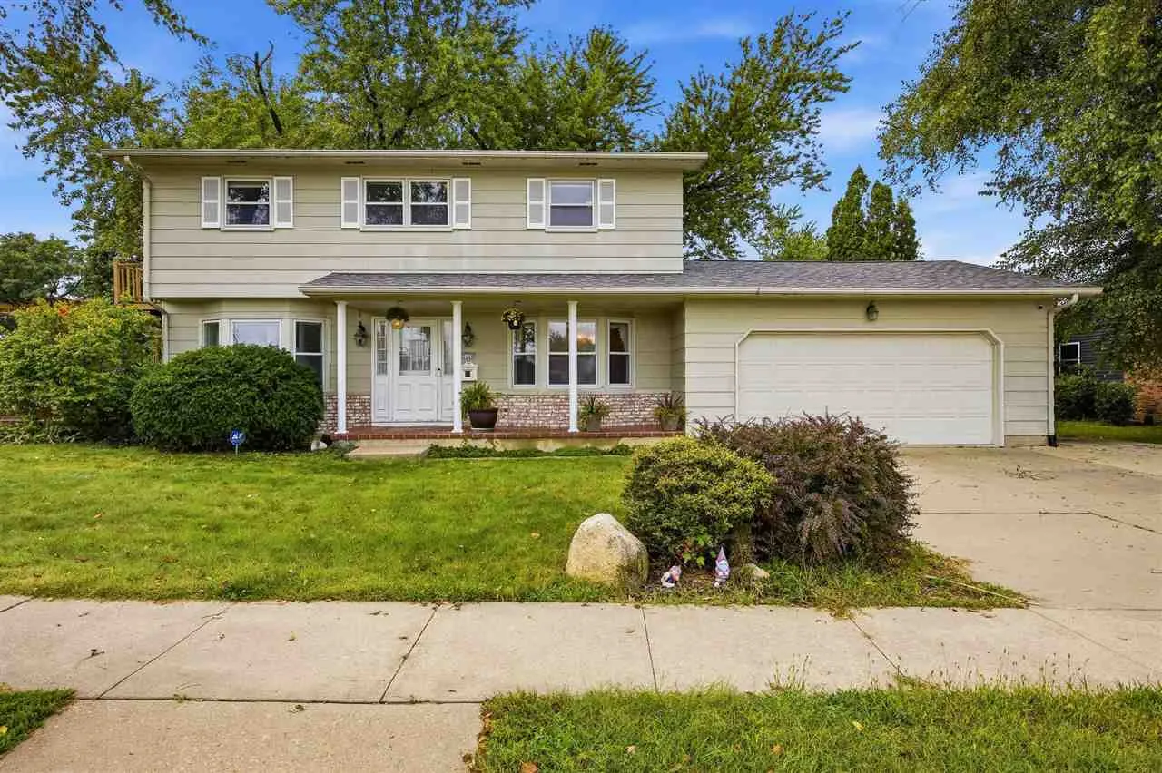 2120 27th St, Marion, Iowa 52302 – Property Featured Image