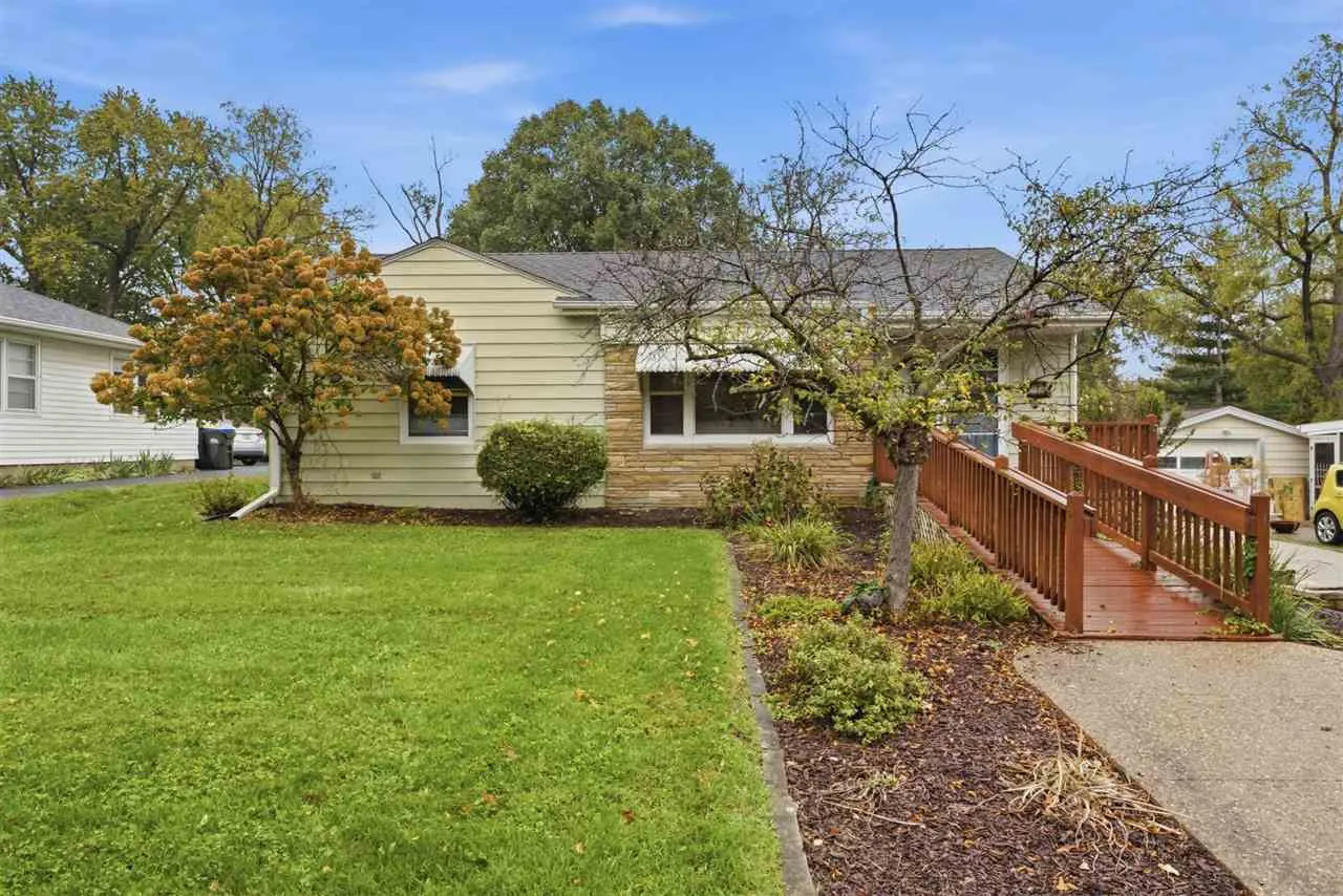 1836 7th Ave Ct., Iowa City, Iowa 52240 – Property Featured Image