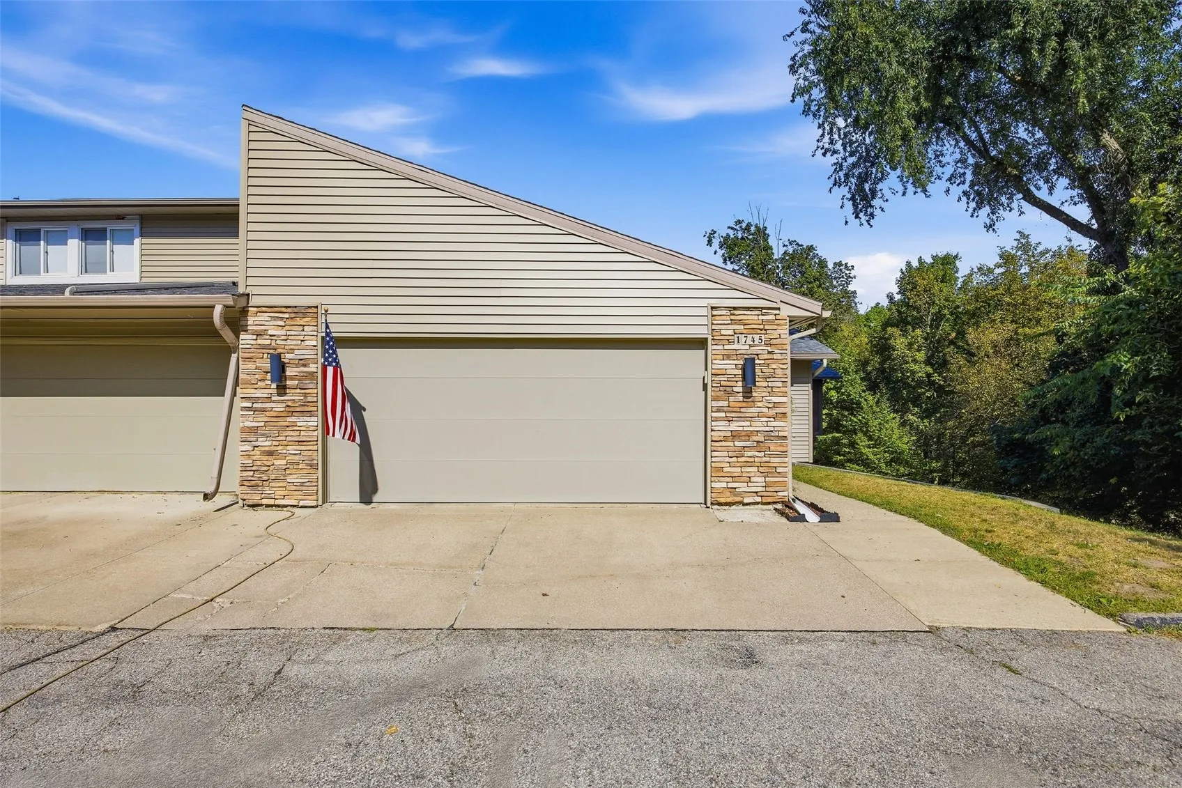 1745 Applewood Court NE, Cedar Rapids, Iowa 52402 – Property Featured Image