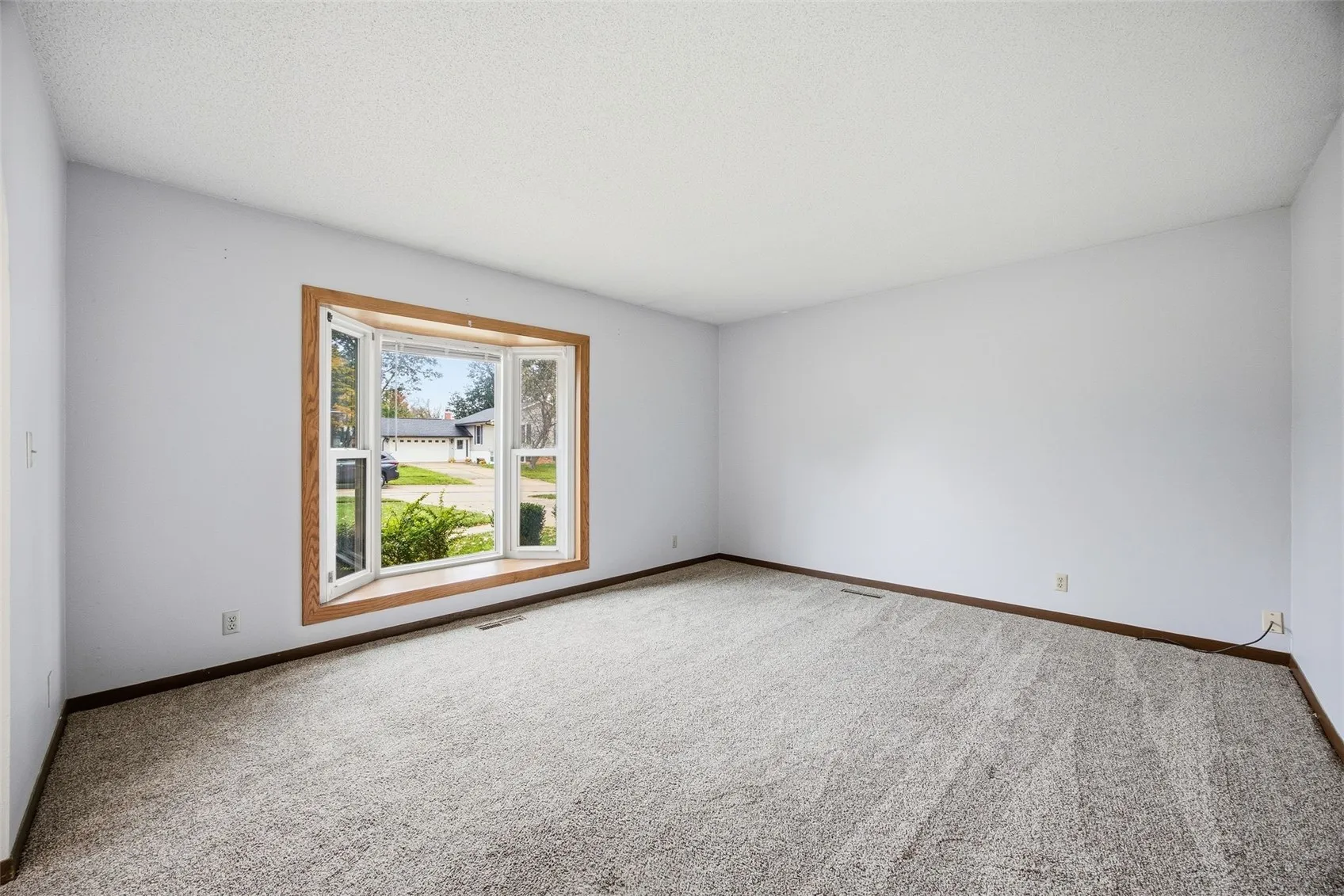 114 Sand Lane NW, Cedar Rapids, Iowa 52405 – Property Featured Image