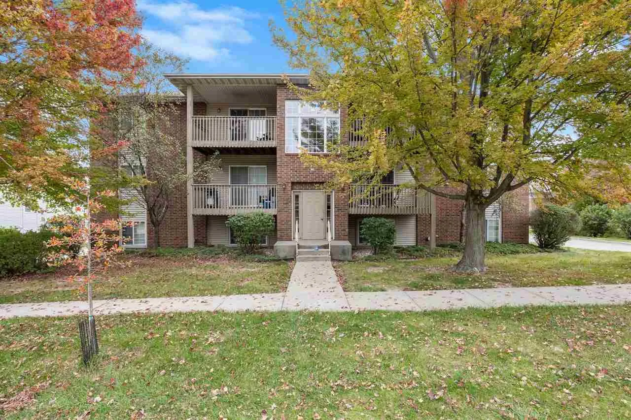 38 Westside Dr, Iowa City, Iowa 52246 – Property Featured Image
