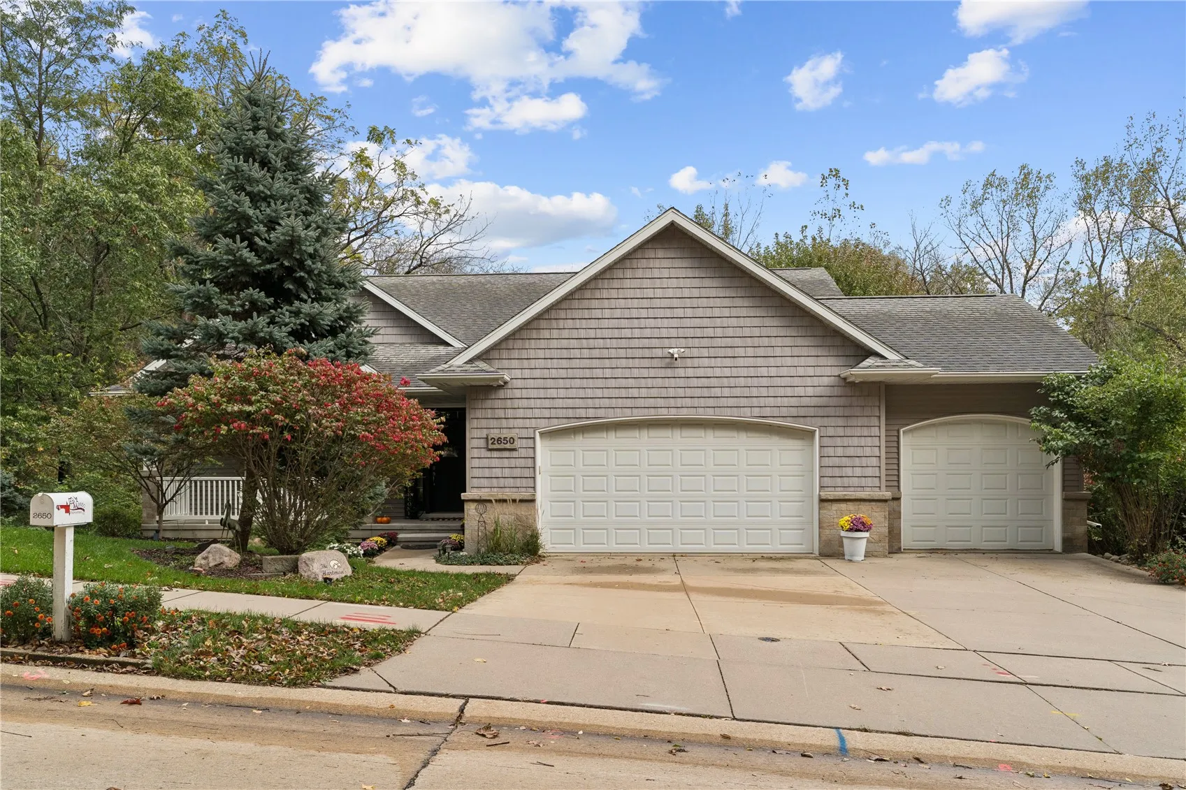 2650 Adirondack Dr NE, Cedar Rapids, Iowa 52402 – Property Featured Image