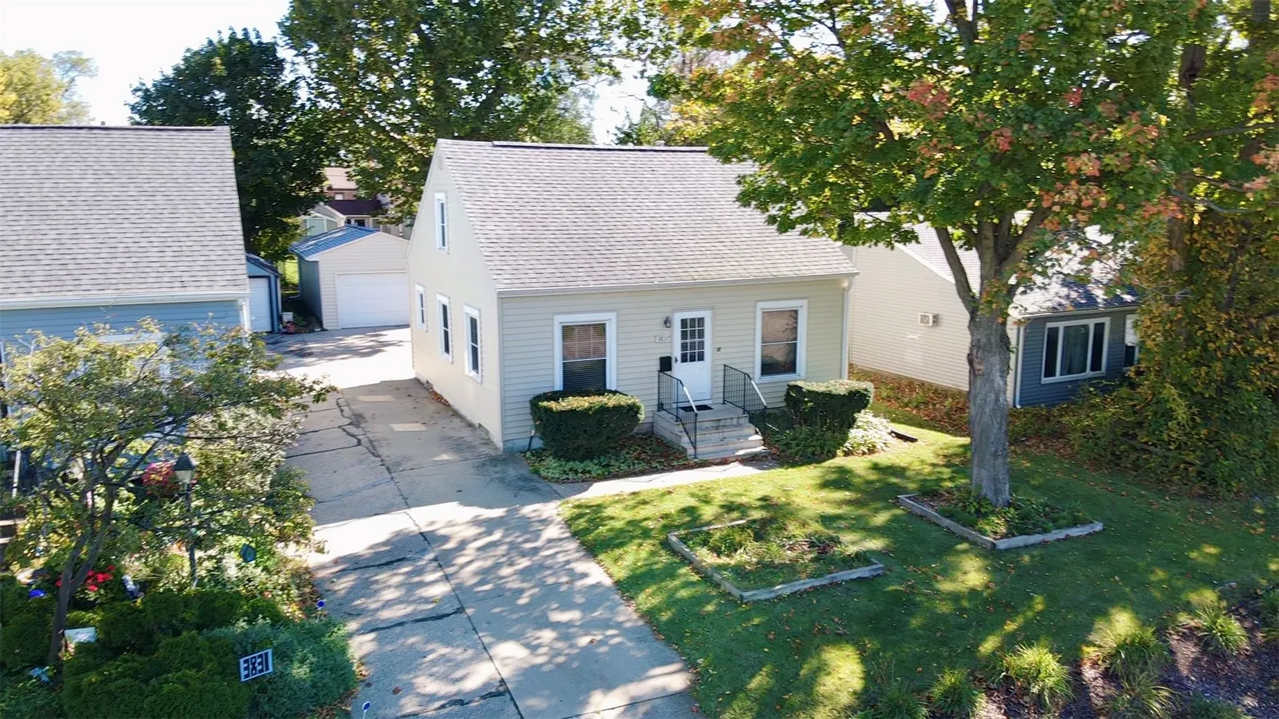 3827 C Avenue NE, Cedar Rapids, Iowa 52402 – Property Featured Image