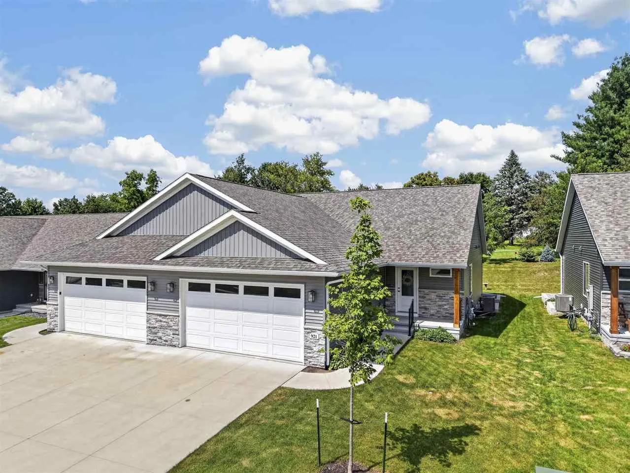 921 Prairie View Dr, West Branch, Iowa 52358 – Property Featured Image