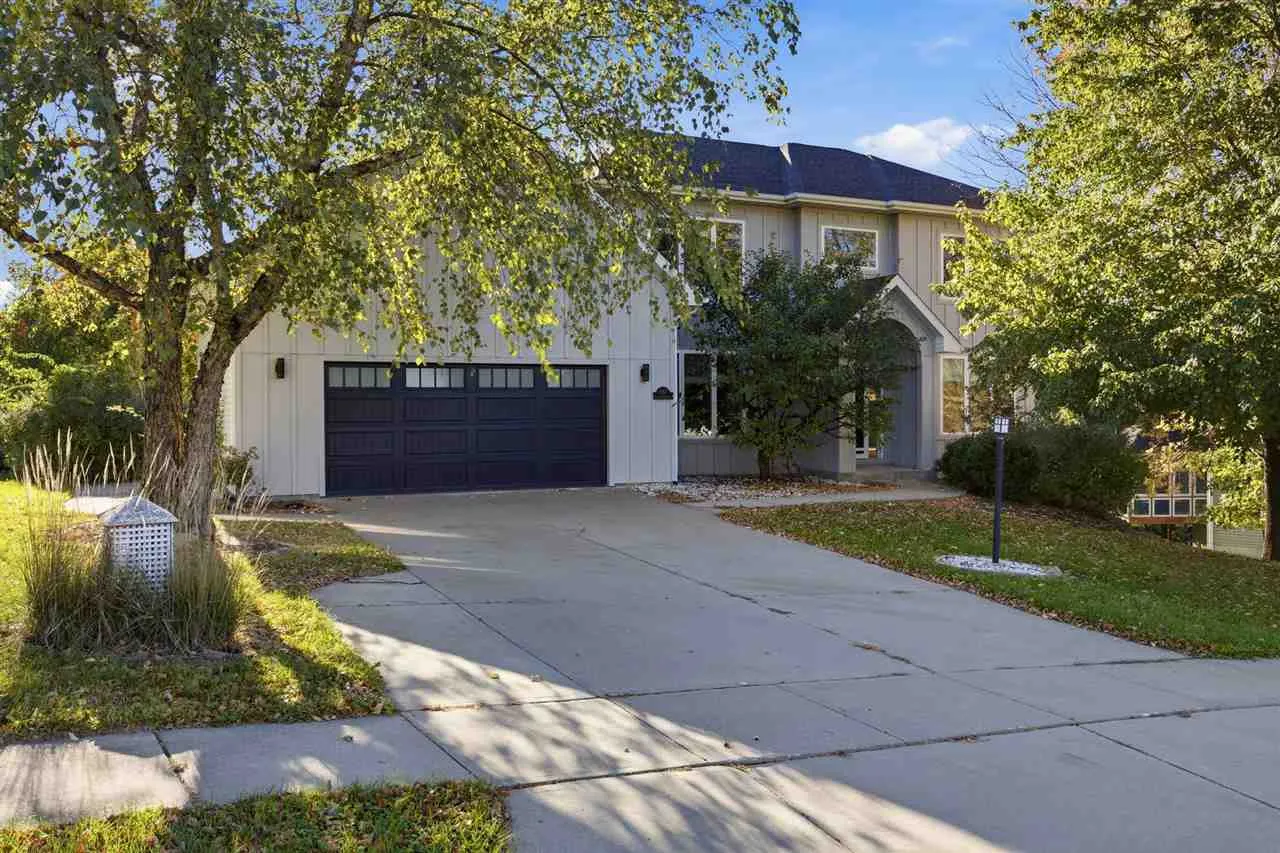 2265 Shropshire Cir, Coralville, Iowa 52241 – Property Featured Image