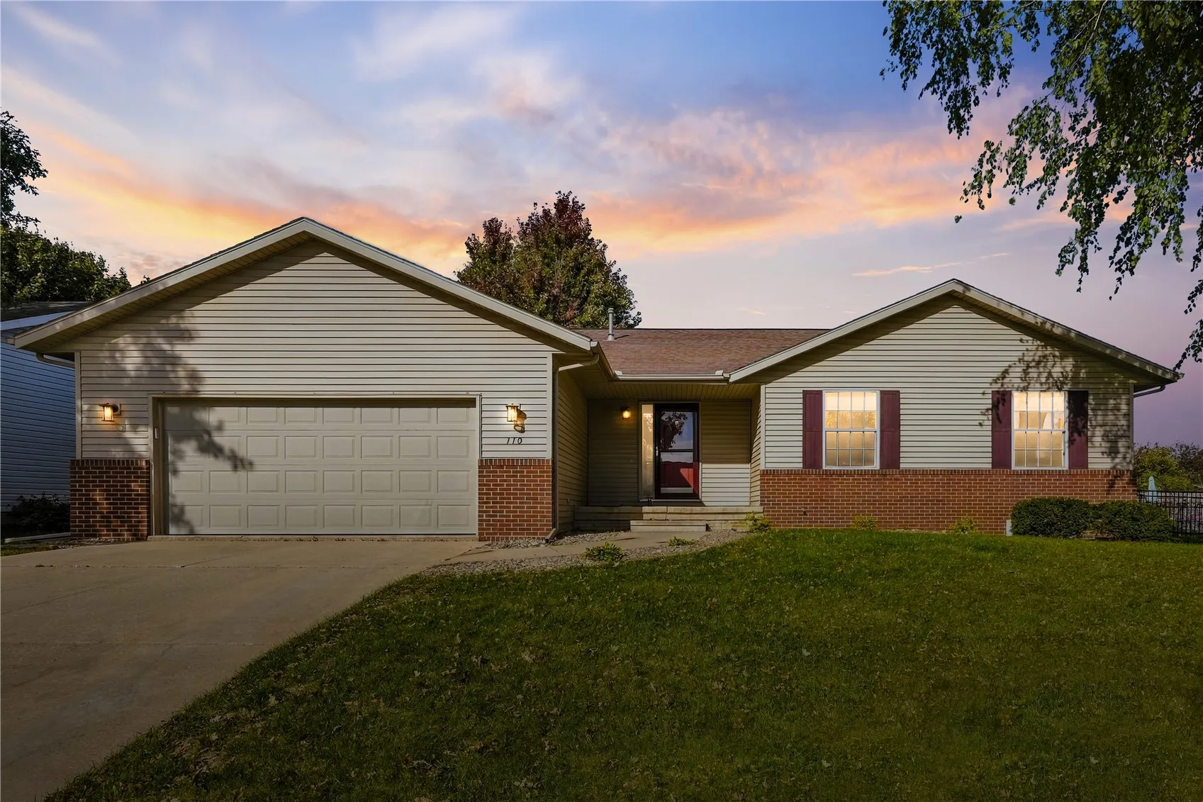 110 W 34th Avenue, Marion, Iowa 52302 – Property Featured Image