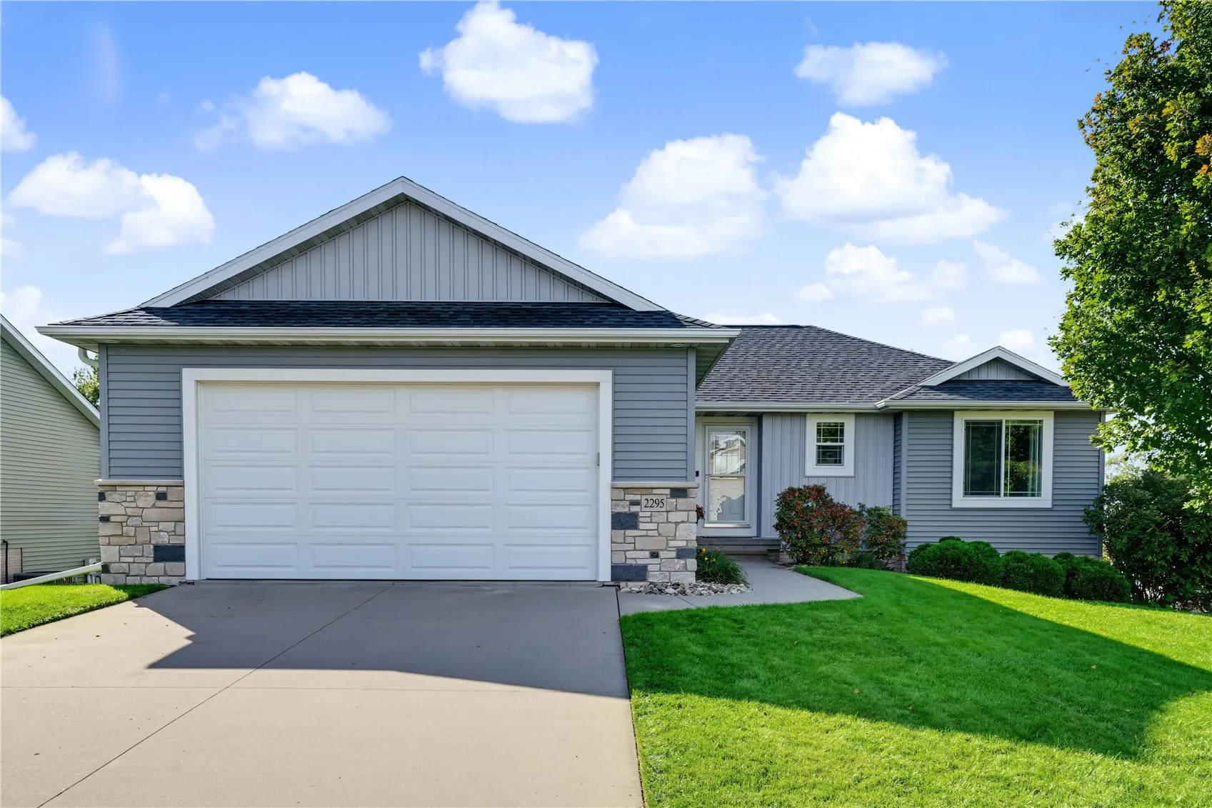 2295 Edwin Drive, Marion, Iowa 52302 – Property Featured Image