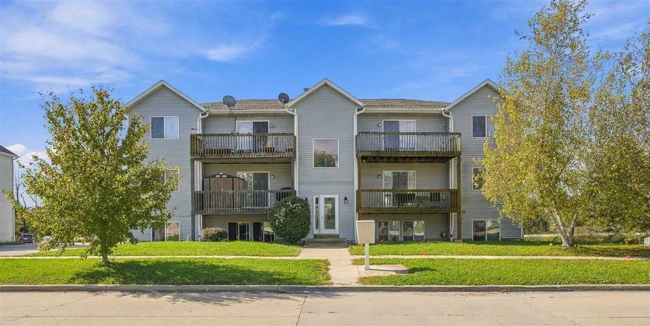 405 James Blvd Unit 2, Oxford, Iowa 52322 – Property Featured Image
