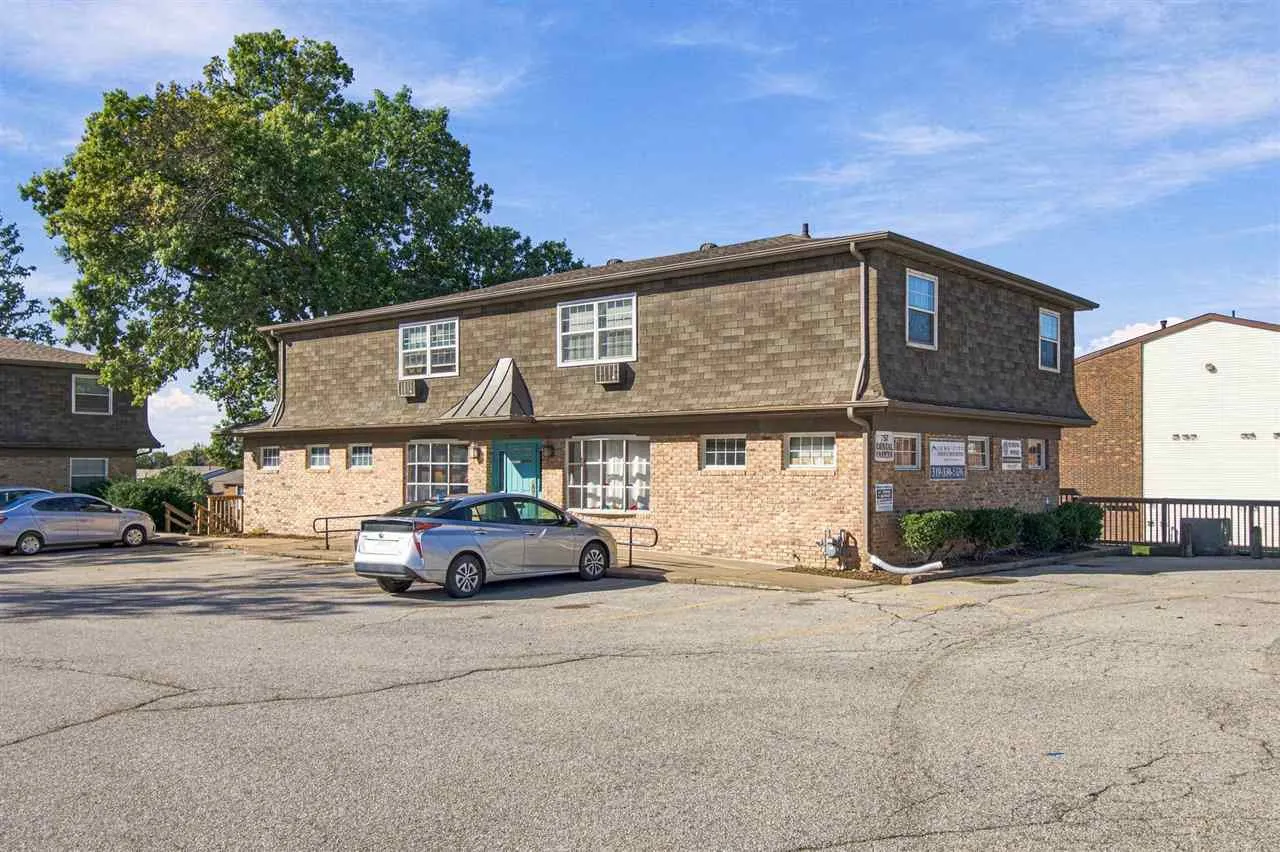 755 & 757 W Benton St, Iowa City, Iowa 52246 – Property Featured Image