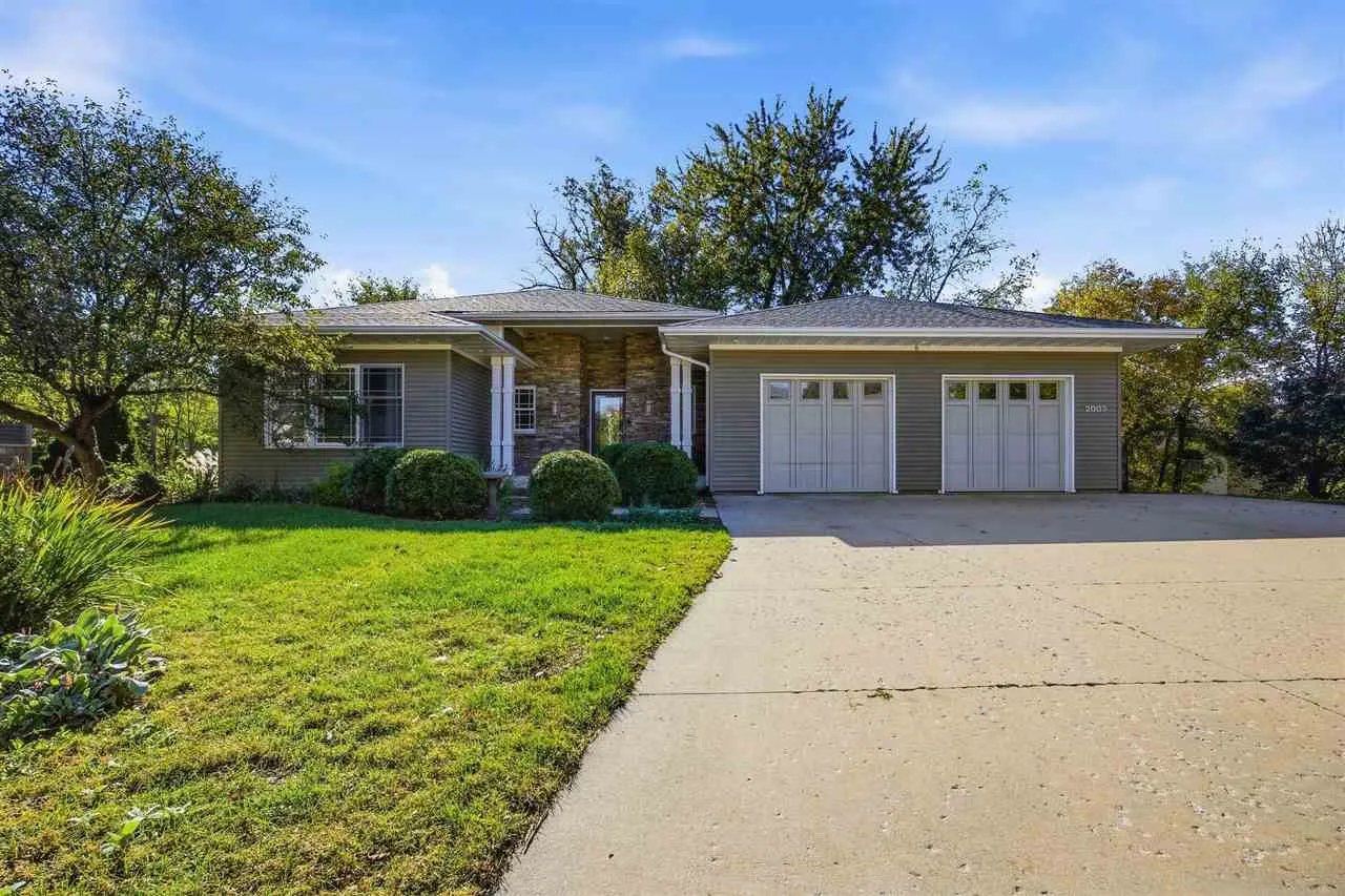 2003 Wedgewood Pl, Coralville, Iowa 52241 – Property Featured Image