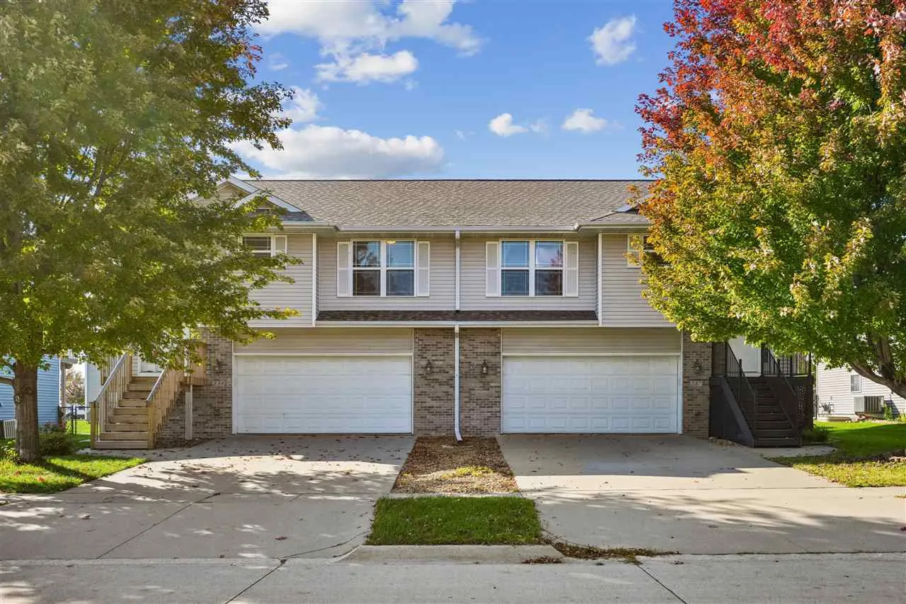 235 N Park Ridge Rd, North Liberty, Iowa 52317 – Property Featured Image