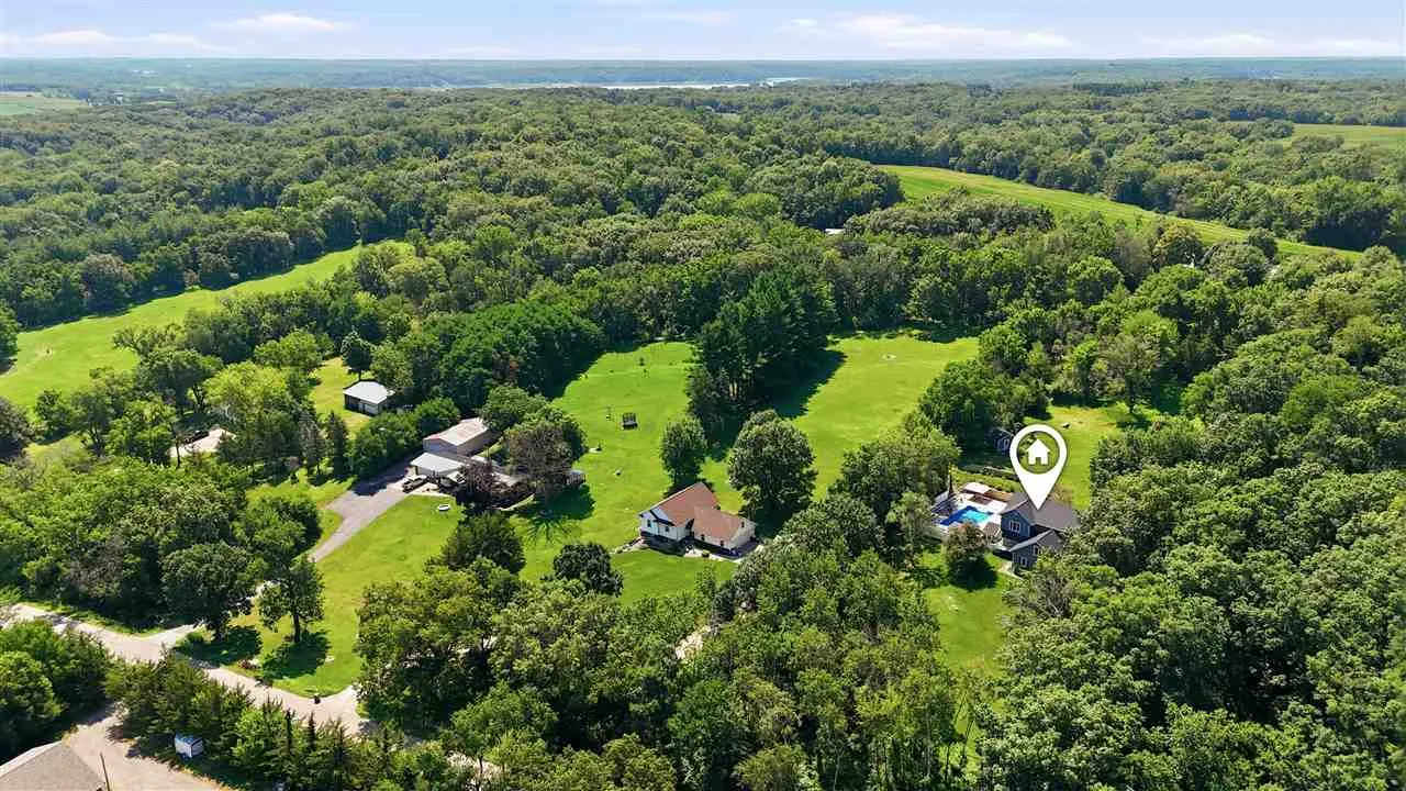 1432 Hickory Hollow Road, Solon, Iowa 52333-9293 – Property Featured Image