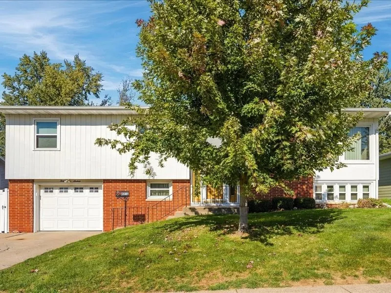 3216 NW Franbrook Terrace, Cedar Rapids, Iowa 52405 – Property Featured Image