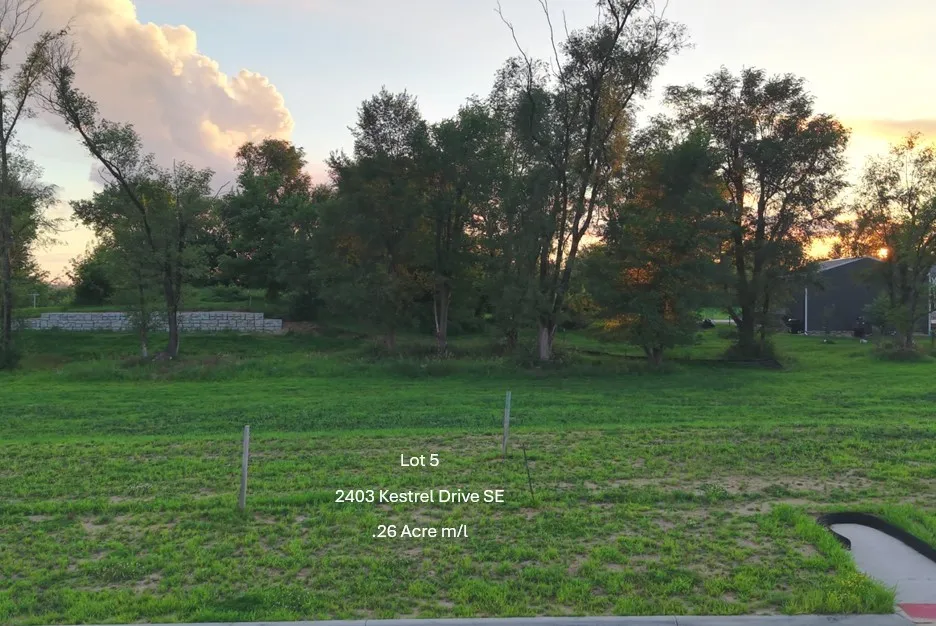 2403 Kestrel Drive SE, Cedar Rapids, Iowa 52403 – Property Featured Image