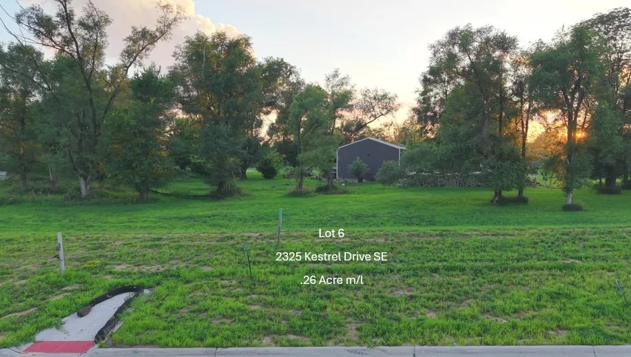 2325 Kestrel Drive SE, Cedar Rapids, Iowa 52403 – Property Featured Image