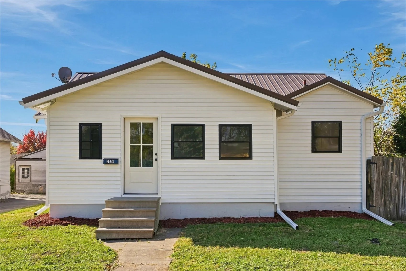 3120 E Ave NE, Cedar Rapids, Iowa 52402 – Property Featured Image