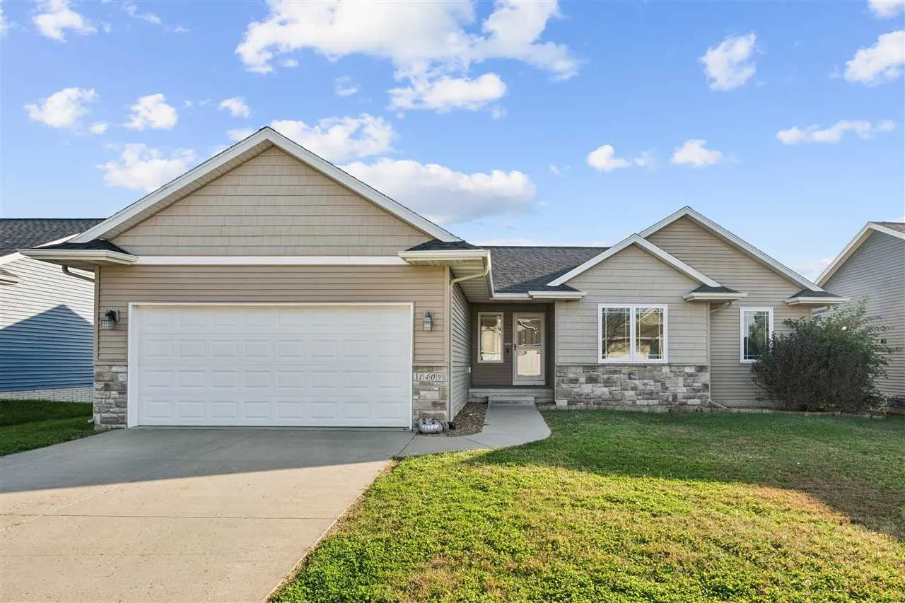 1409 Scarlet Sage Dr SW, Cedar Rapids, Iowa 52404 – Property Featured Image