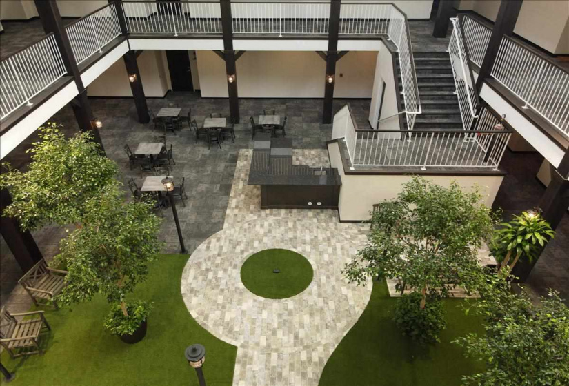 Park like common area for entertaining