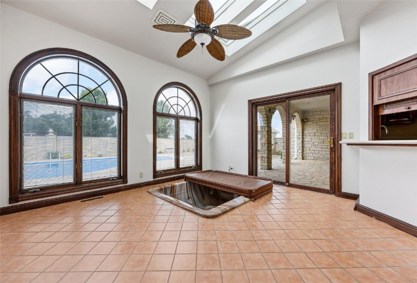 Sun Room With Hot Tub and Access to Pool