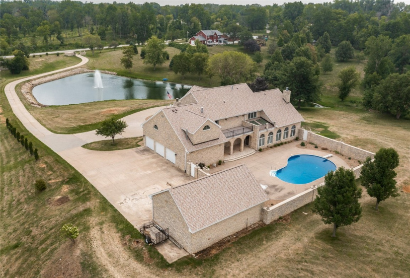 Aerial View with Fountain & pool