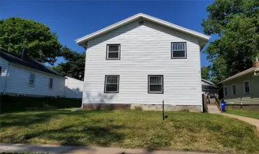 1029 16th, Cedar Rapids, Iowa 52402, 4 Bedrooms Bedrooms, 7 Rooms Rooms,2 BathroomsBathrooms,Residential,For Sale,16th,2303387