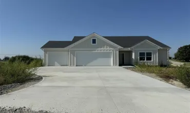 2015 Redtop Ct Sw, Kalona, Iowa 52247, 4 Bedrooms Bedrooms, ,3 BathroomsBathrooms,Residential,For Sale,Redtop Ct Sw,202402599