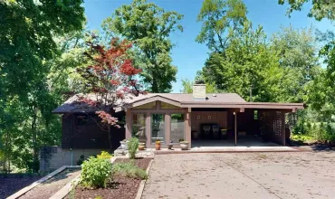 612 Park Rd, Iowa City, Iowa 52246, 3 Bedrooms Bedrooms, ,3 BathroomsBathrooms,Residential,For Sale,Park Rd,202404090