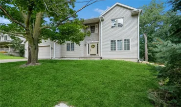 3226 Riverside Dr, Cedar Rapids, Iowa 52411, 4 Bedrooms Bedrooms, ,3 BathroomsBathrooms,Residential,For Sale,Riverside Dr,2405371