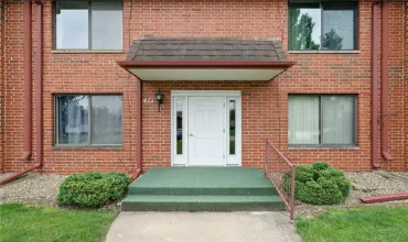 411 Crimson, Cedar Rapids, Iowa 52402, 2 Bedrooms Bedrooms, ,2 BathroomsBathrooms,Residential,For Sale,Crimson,2405468