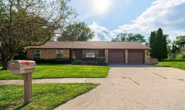 44 Gleason Dr, Iowa City, Iowa 52240, 3 Bedrooms Bedrooms, ,2 BathroomsBathrooms,Residential,For Sale,Gleason Dr,202404717