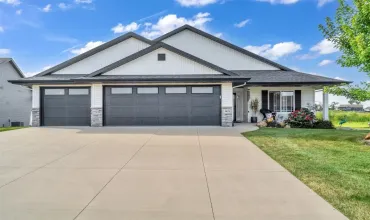 3821 Gemstone, Marion, Iowa 52302, 2 Bedrooms Bedrooms, ,2 BathroomsBathrooms,Residential,For Sale,Gemstone,2406487